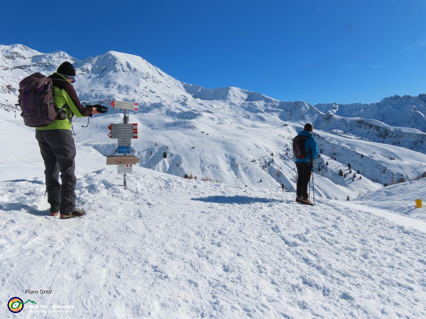 13 Al Passo della Croce (1943 m) vista sulla Val Carisole.JPG